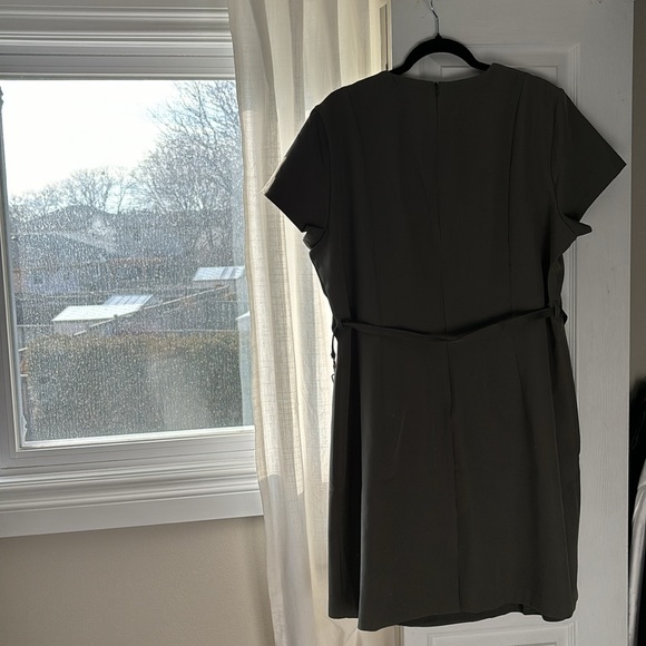 H&M DRESS - Picture 2 of 4